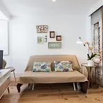 Διαμέρισμα Downtown Flat - Metro And Tram28 *